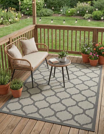 7' x 10' Easy-Clean Lattice Indoor / Outdoor Rug