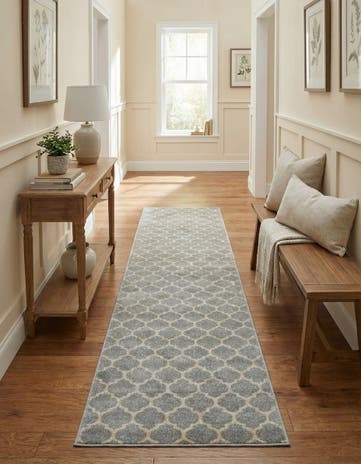 2' 7 x 13' Lattice Runner Rug