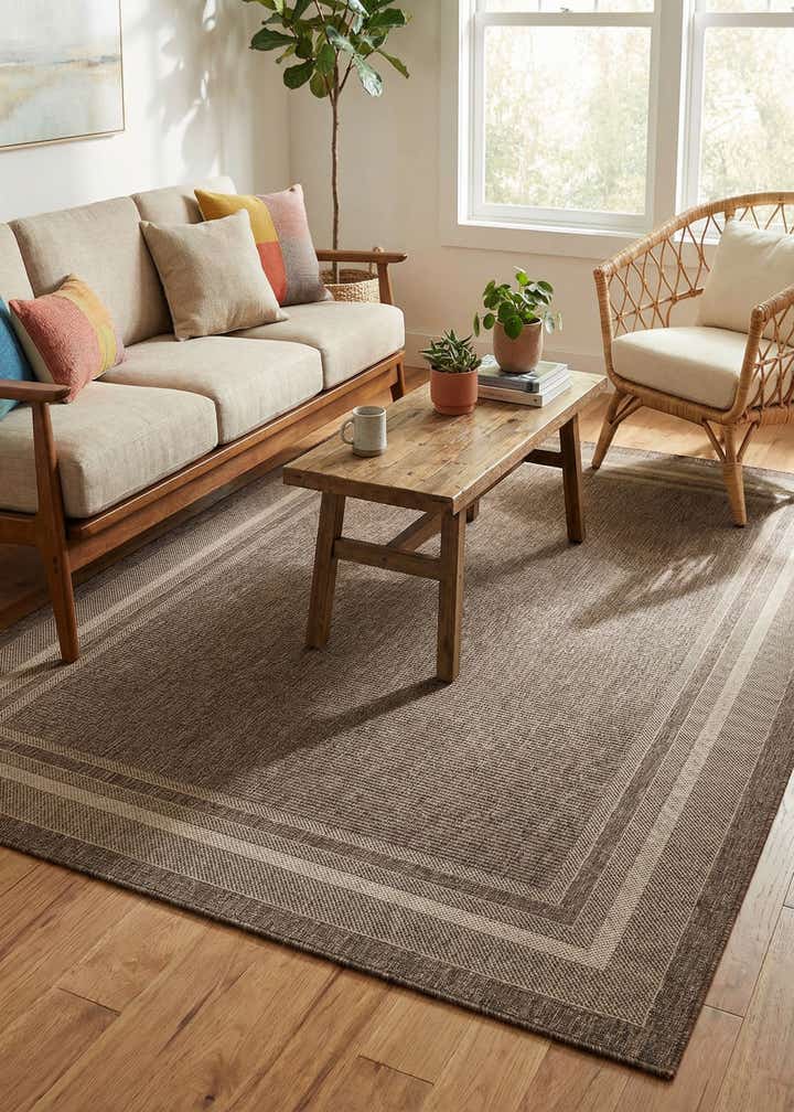 6' x 9' Easy-Clean Border Indoor / Outdoor Rug