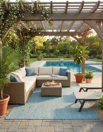7' x 10' Easy-Clean Solid Indoor / Outdoor Rug