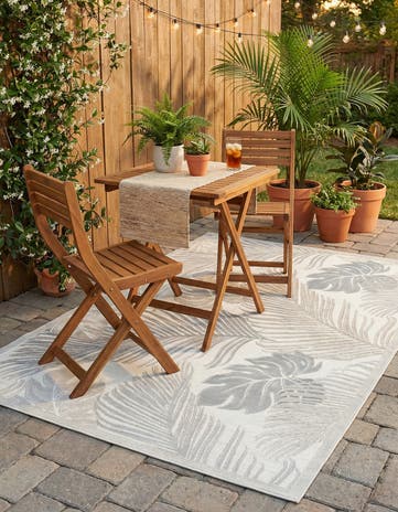 Gray Easy-Clean Botanical Indoor / Outdoor Rug