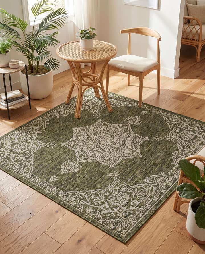 5' 3 x 5' 3 Easy-Clean Traditional Indoor / Outdoor Square Rug