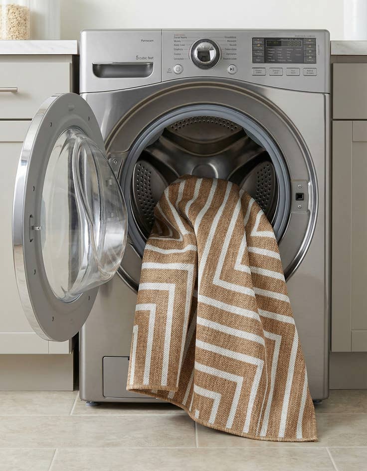 Detail image of 5' 3 x 7'  Washable Modern Indoor / Outdoor Rug