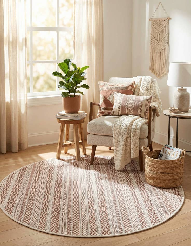Detail image of 4' x 4'  Washable Striped Indoor / Outdoor Round Rug