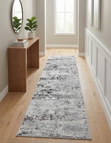 2' 7 x 10' Leipzig Runner Rug