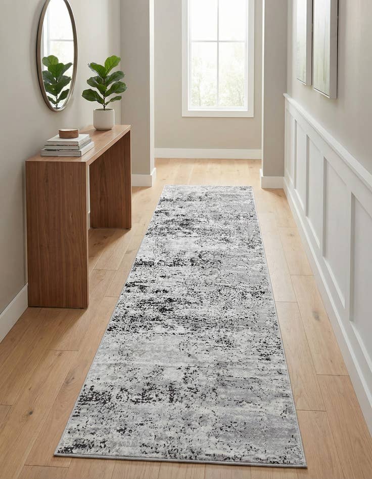 Detail image of 2' 7 x 10' Leipzig Runner Rug