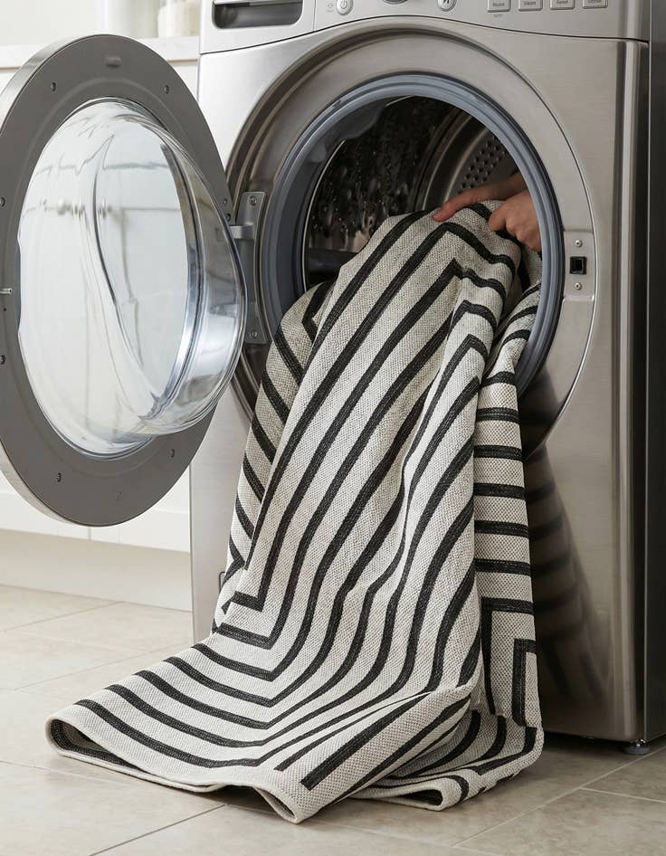 Detail image of  6' x 9'  Washable Modern Indoor / Outdoor Rug