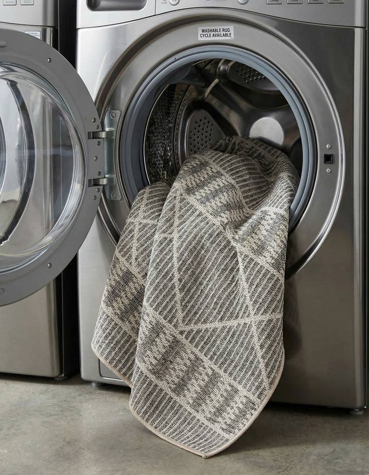 Detail image of  4' x 6'  Washable Lattice Indoor / Outdoor Rug