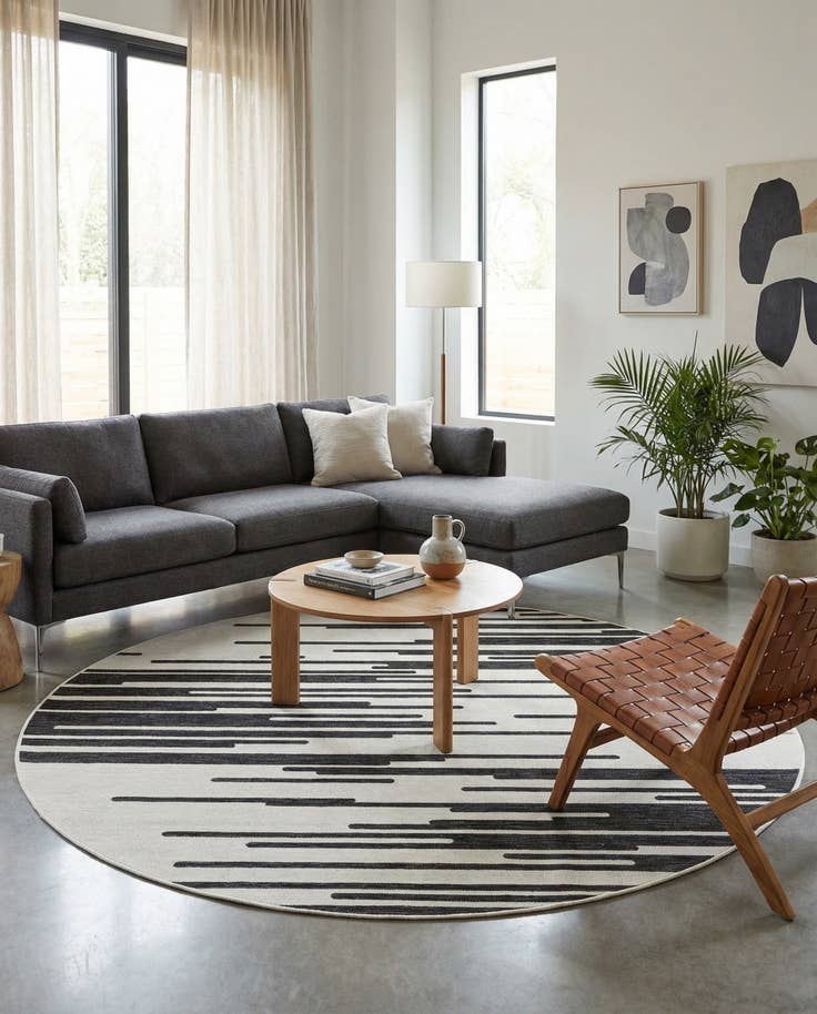 Detail image of 7' 10 x 7' 10 Easy-Clean Modern Indoor / Outdoor Round Rug