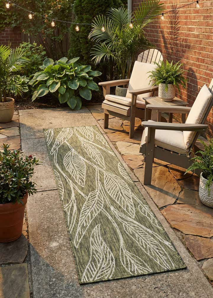 2' x 8' Easy-Clean Botanical Indoor / Outdoor Runner Rug