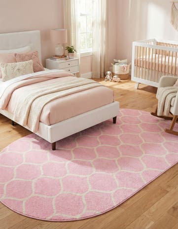 5' 3 x 8' Lattice Frieze Oval Rug
