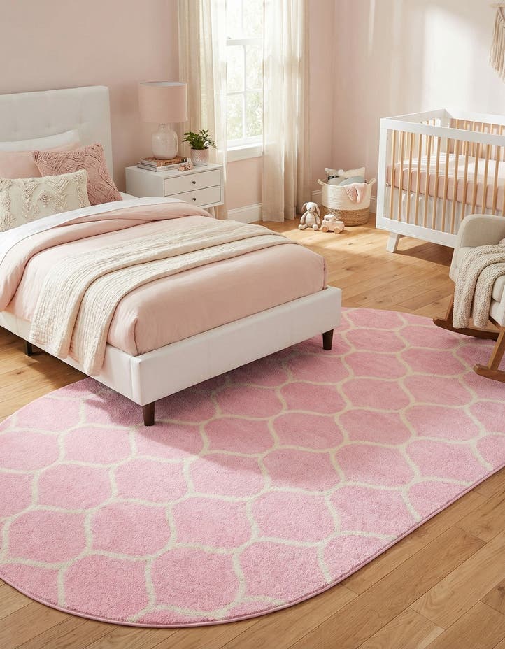 5' 3 x 8' Lattice Frieze Oval Rug