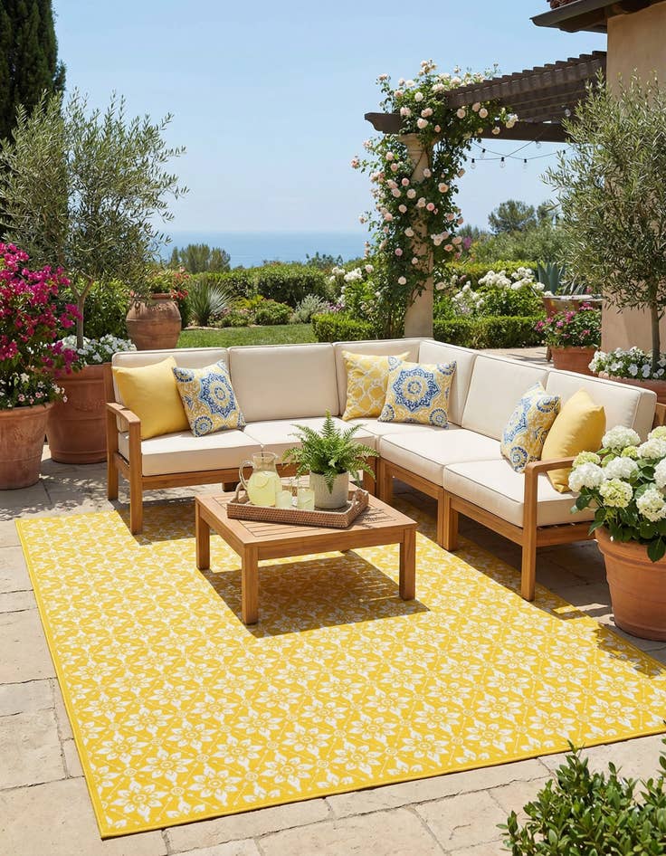 Detail image of 10' x 14' Easy-Clean Trellis Indoor / Outdoor Rug