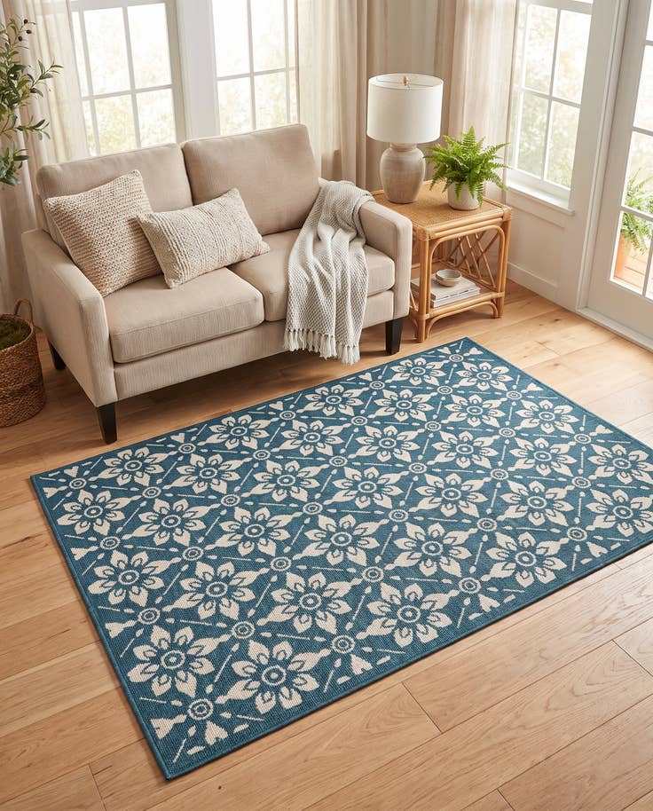 Detail image of 4' x 6' Easy-Clean Trellis Indoor / Outdoor Rug