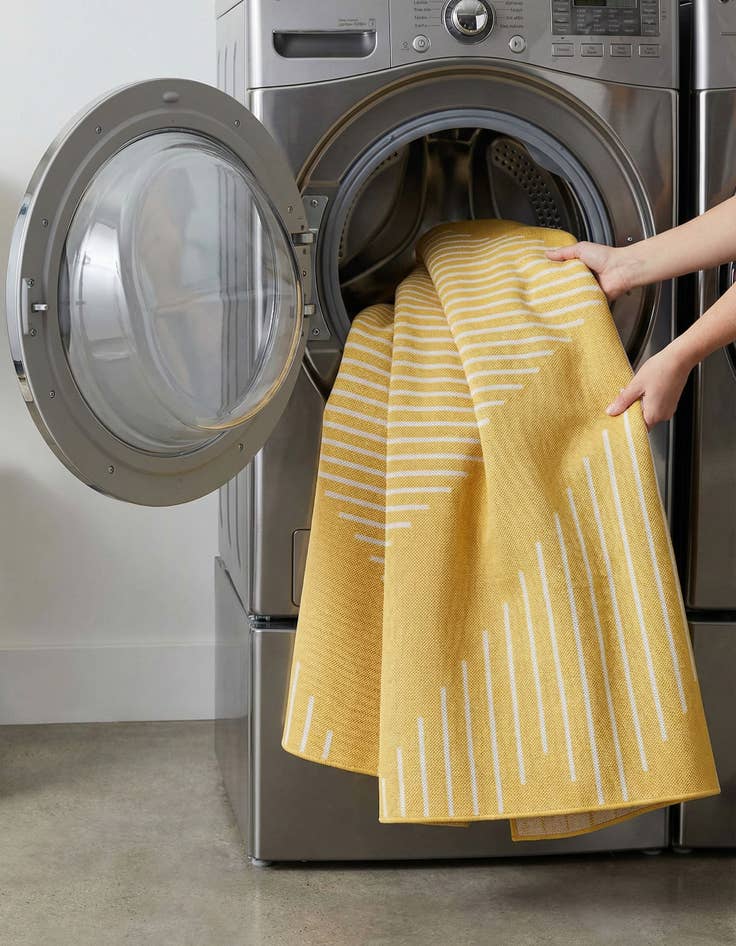 Detail image of  7' x 10'  Washable Modern Indoor / Outdoor Rug