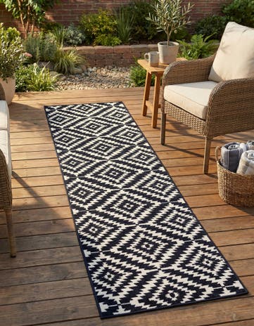 2' 7 x 10' Easy-Clean Sabrina Soto Indoor / Outdoor Runner Rug