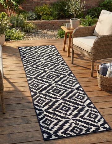 2' 7 x 10' Easy-Clean Sabrina Soto Indoor / Outdoor Runner Rug