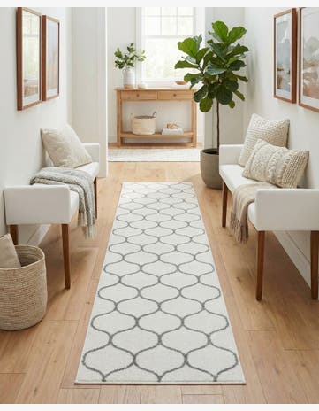 2' x 8' 8 Trellis Frieze Runner Rug