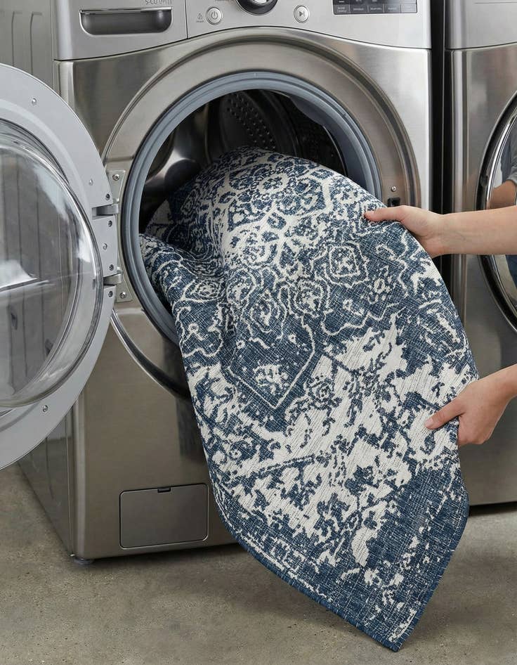 Detail image of 7' x 10'  Washable Jill Zarin Dubai Indoor / Outdoor Rug