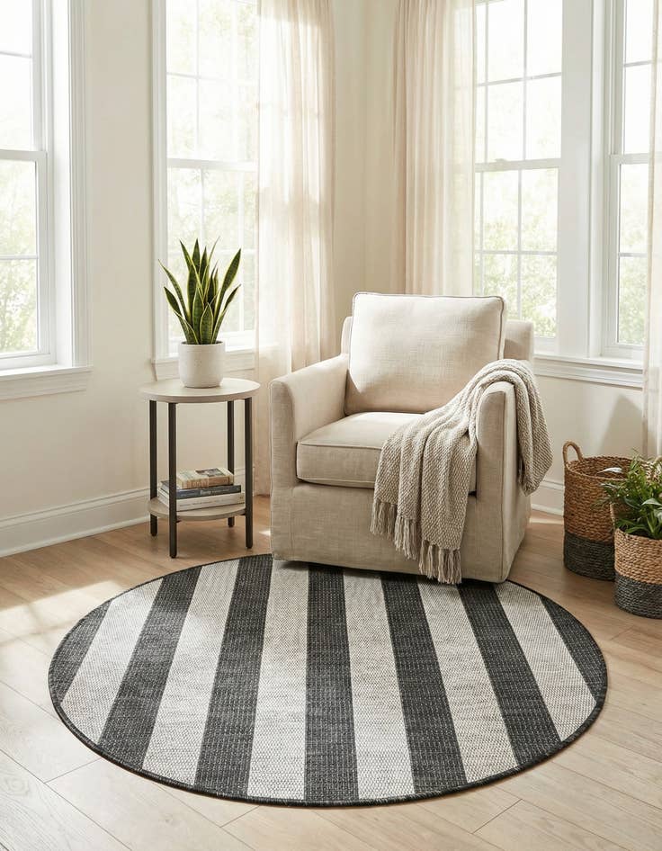 Detail image of 4' x 4'  Washable Striped Indoor / Outdoor Round Rug