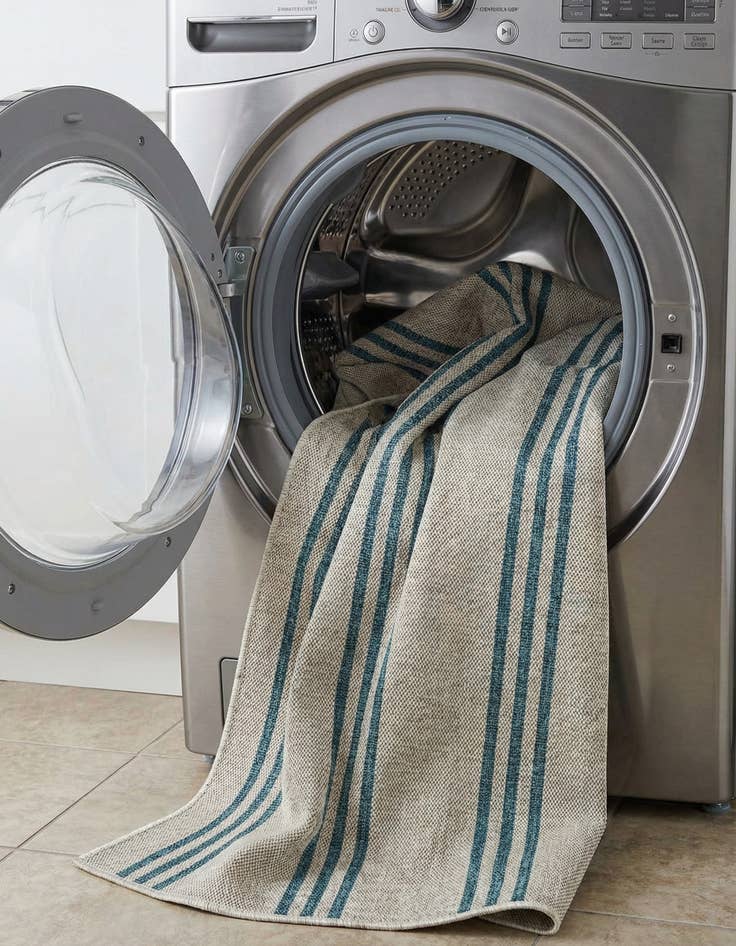 Detail image of 6' 7 x 6' 7  Washable Jill Zarin Anguilla Indoor / Outdoor Round Rug