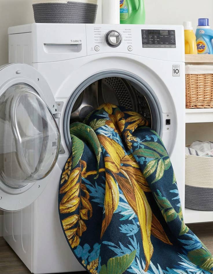 Detail image of  7' x 7'  Washable Botanical Indoor / Outdoor Round Rug