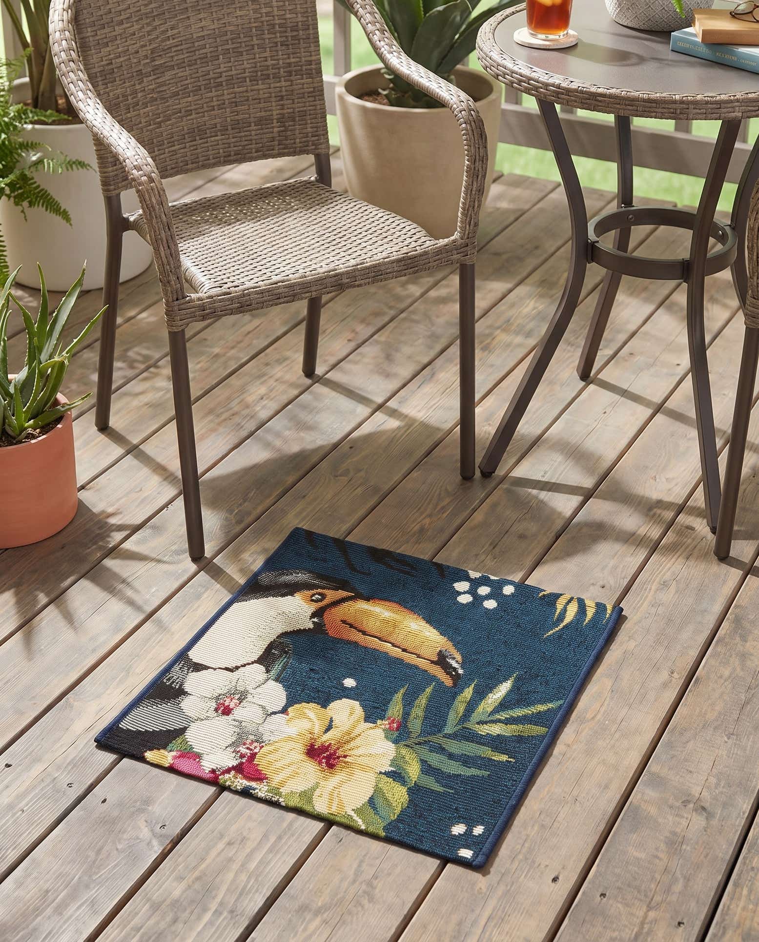 1' 4 x 1' 4 Easy-Clean Botanical Indoor / Outdoor Sample Rug