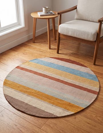 2' 5 x 2' 6 Hand Woven Pillow Wool Round Rug