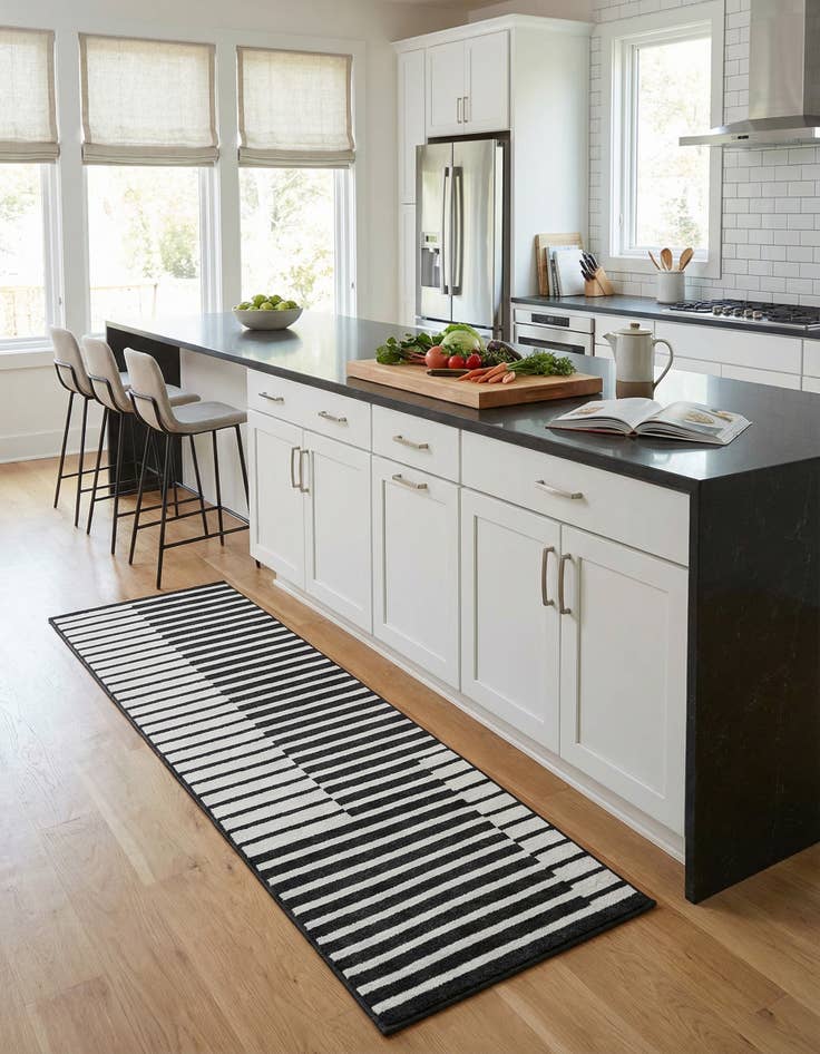 Detail image of 2' 7 x 10' Oslo Runner Rug