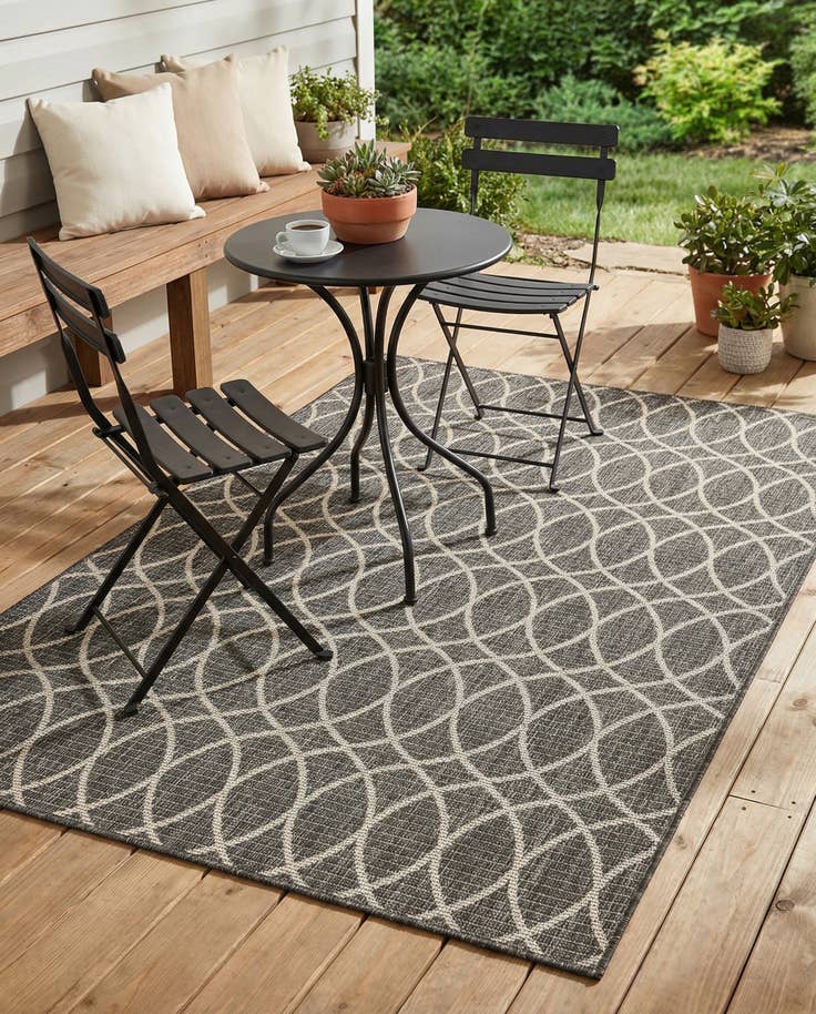 Detail image of 4' x 6' Easy-Clean Lattice Indoor / Outdoor Rug
