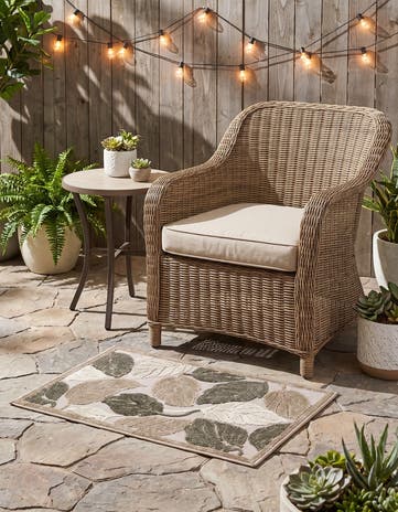 2' x 3' Easy-Clean Botanical Indoor / Outdoor Rug
