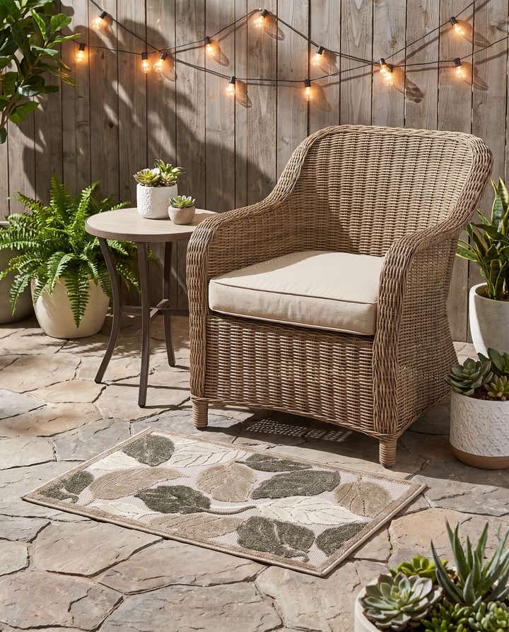 2' x 3' Easy-Clean Botanical Indoor / Outdoor Rug