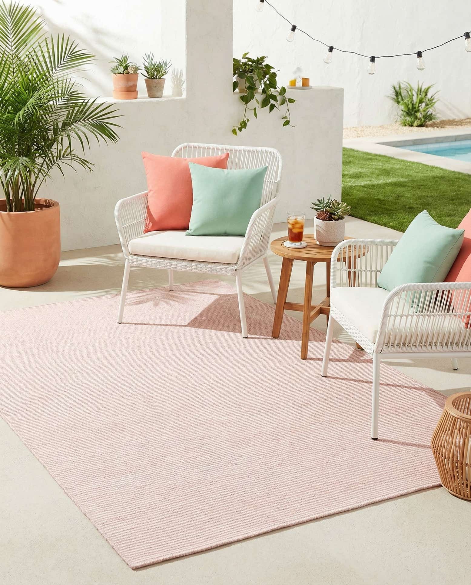 5' 1 x 8' Easy-Clean Jill Zarin Palm Springs Indoor / Outdoor Rug