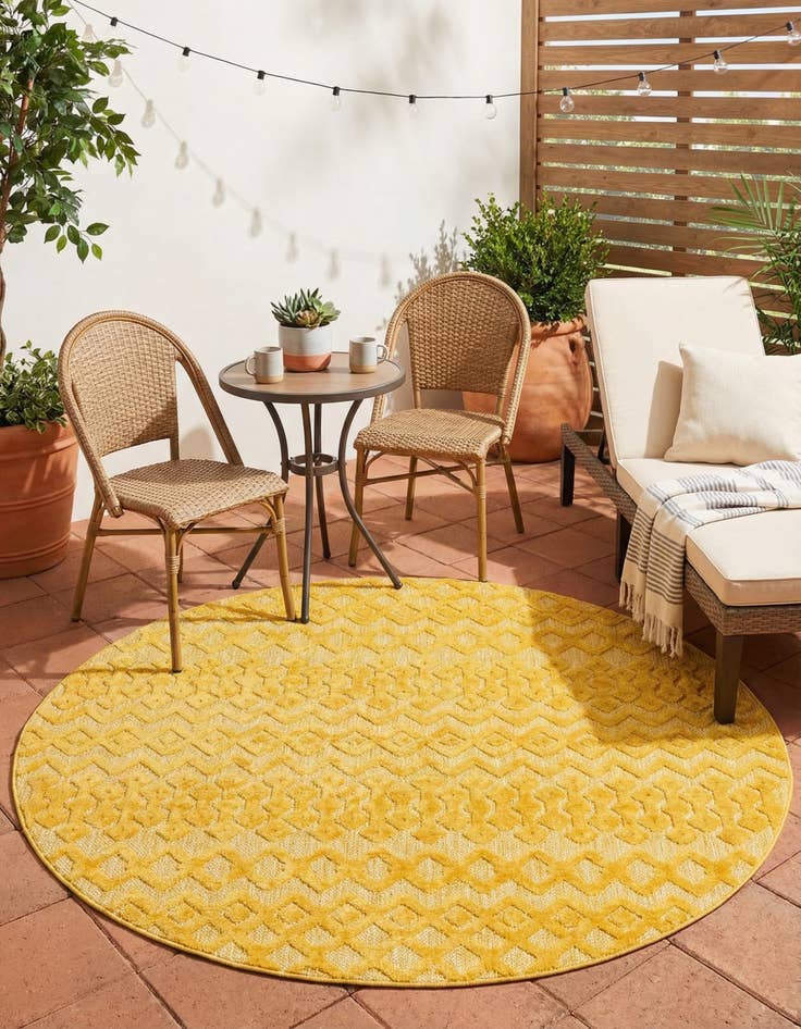 Detail image of 7' x 7'  Washable Trellis Textured Indoor / Outdoor Round Rug