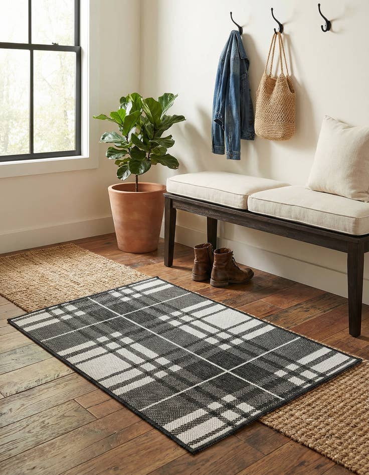 Detail image of  2' x 3'  Washable Checkered Indoor / Outdoor Rug