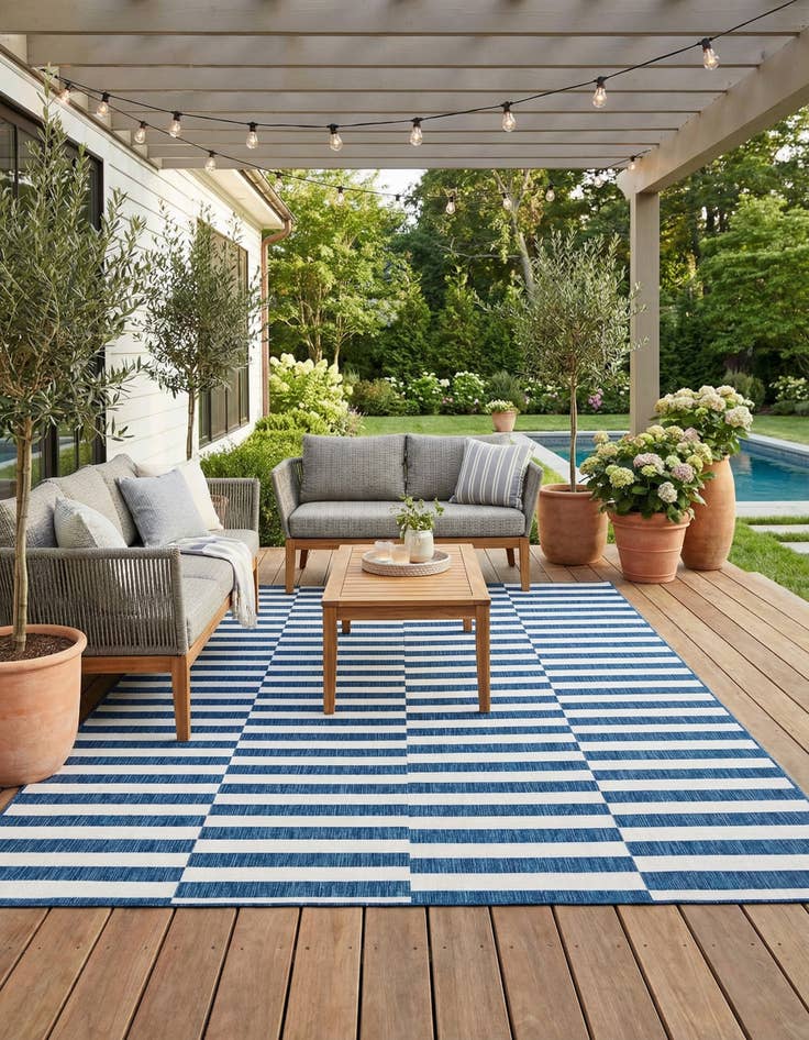 Detail image of 9' x 12' Easy-Clean Ribbon Indoor / Outdoor Rug