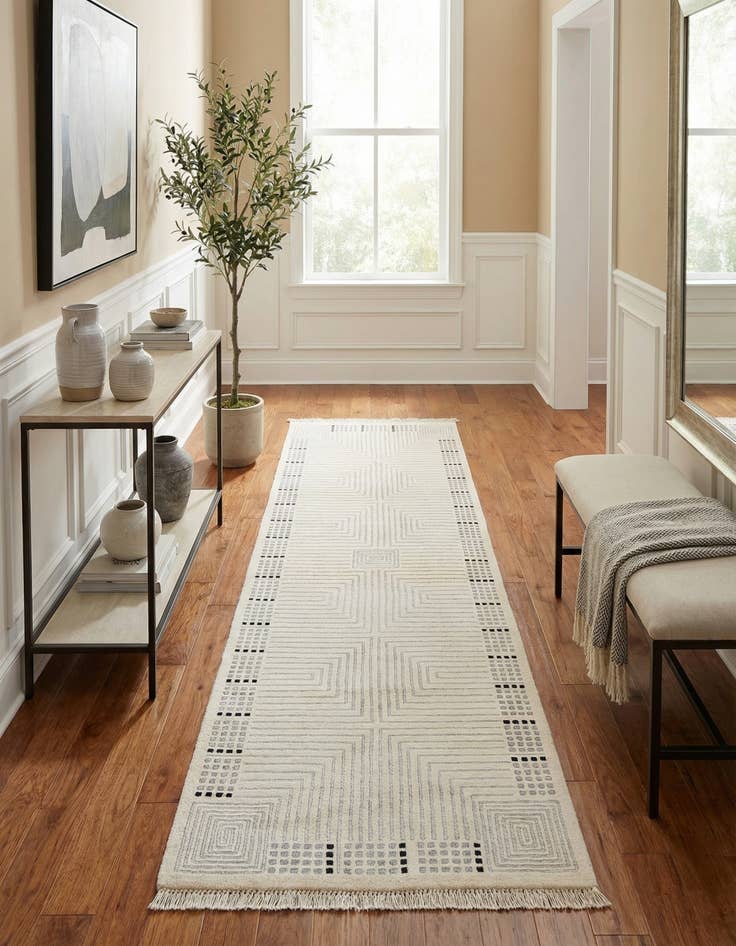 Detail image of 2' 7 x 10'  Hand Knotted Darya Wool Runner Rug