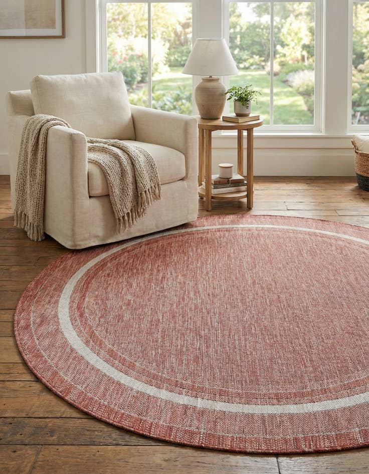 Detail image of 7' 10 x 7' 10  Washable Border Indoor / Outdoor Round Rug