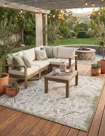 7' 10 x 7' 10 Easy-Clean Aztec Indoor / Outdoor Square Rug