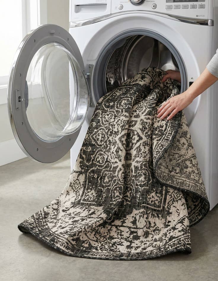 Detail image of 6' 7 x 6' 7  Washable Jill Zarin Dubai Indoor / Outdoor Round Rug