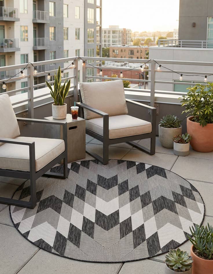 Detail image of 6' x 6'  Washable Modern Indoor / Outdoor Round Rug