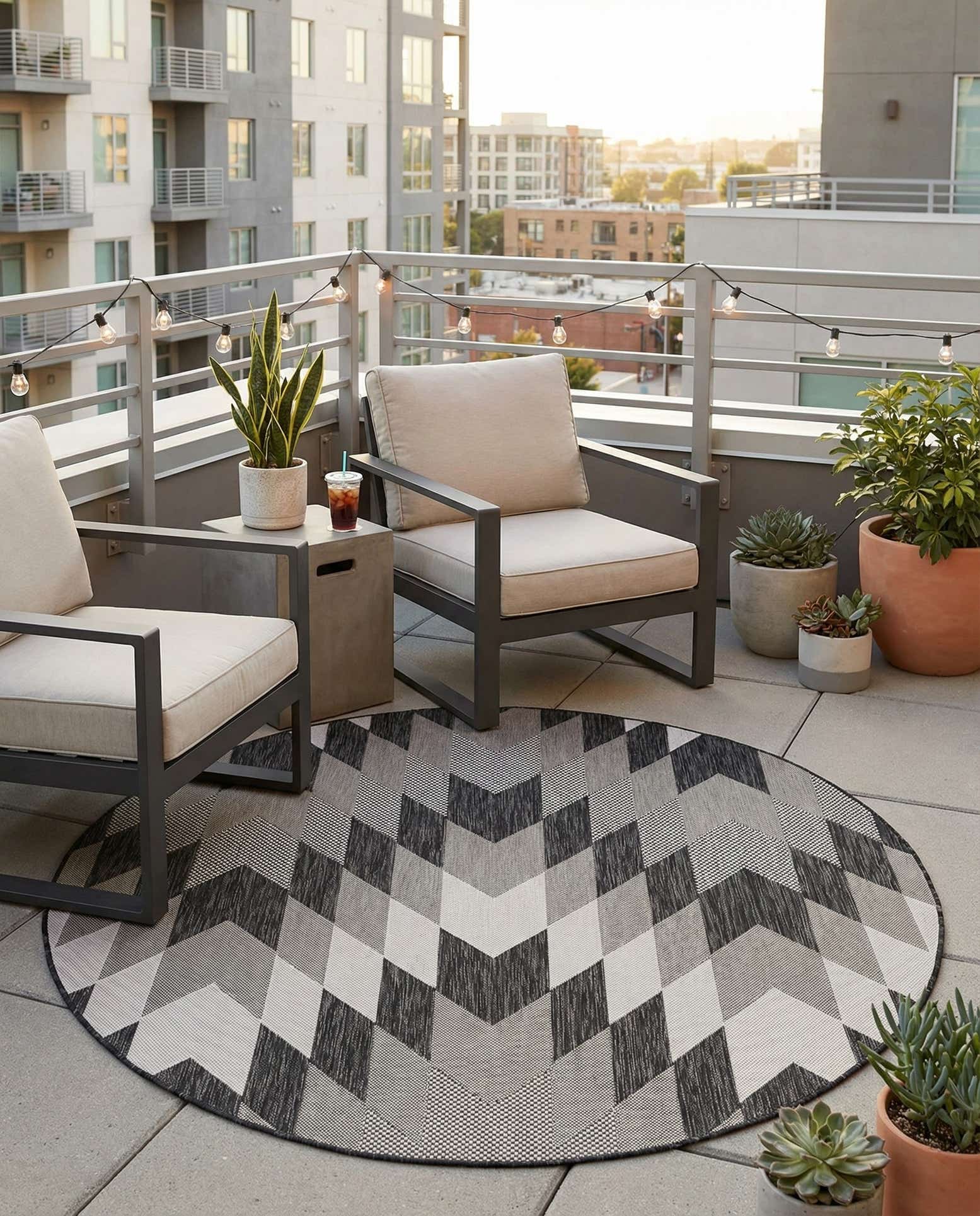 6' x 6' Easy-Clean Modern Indoor / Outdoor Round Rug