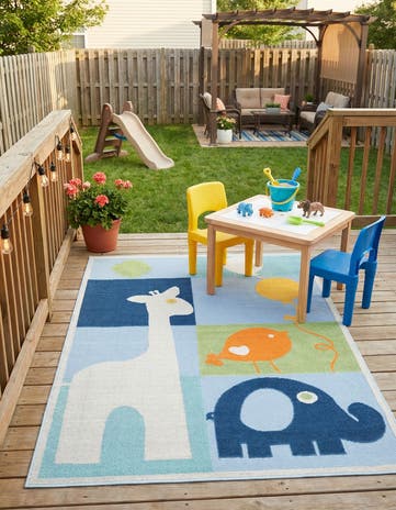 5' 3 x 7' 7 Easy-Clean Indoor / Outdoor Rug