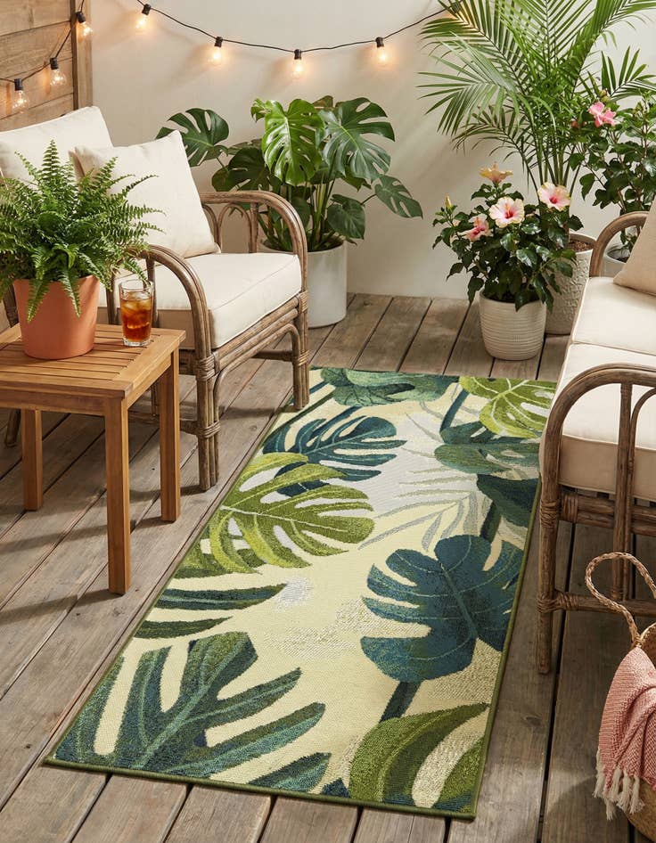 Detail image of 2' x 4'  Washable Botanical Indoor / Outdoor Runner Rug