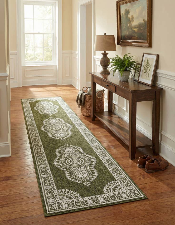 Detail image of 2' 7 x 12'  Washable Traditional Indoor / Outdoor Runner Rug