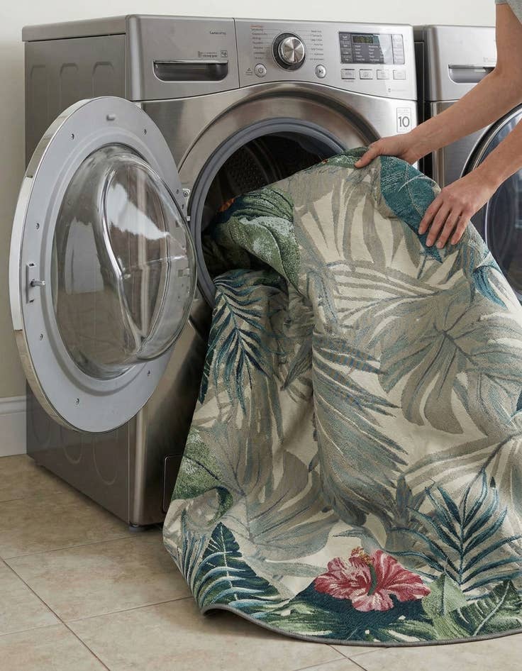 Detail image of 7' 10 x 7' 10  Washable Botanical Indoor / Outdoor Round Rug