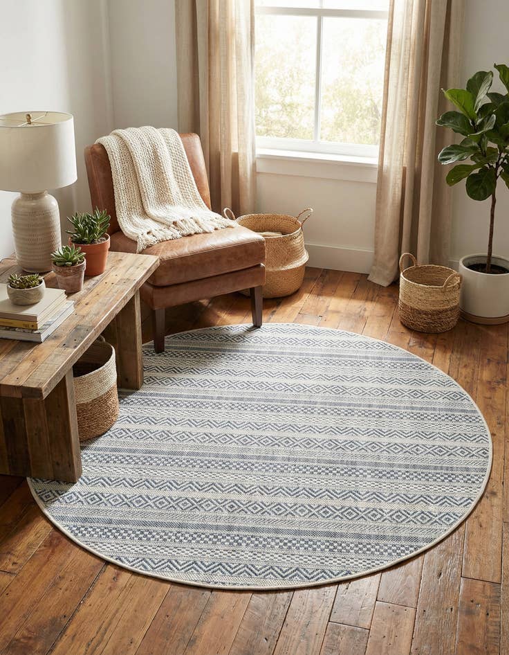 Detail image of 4' x 4'  Washable Striped Indoor / Outdoor Round Rug