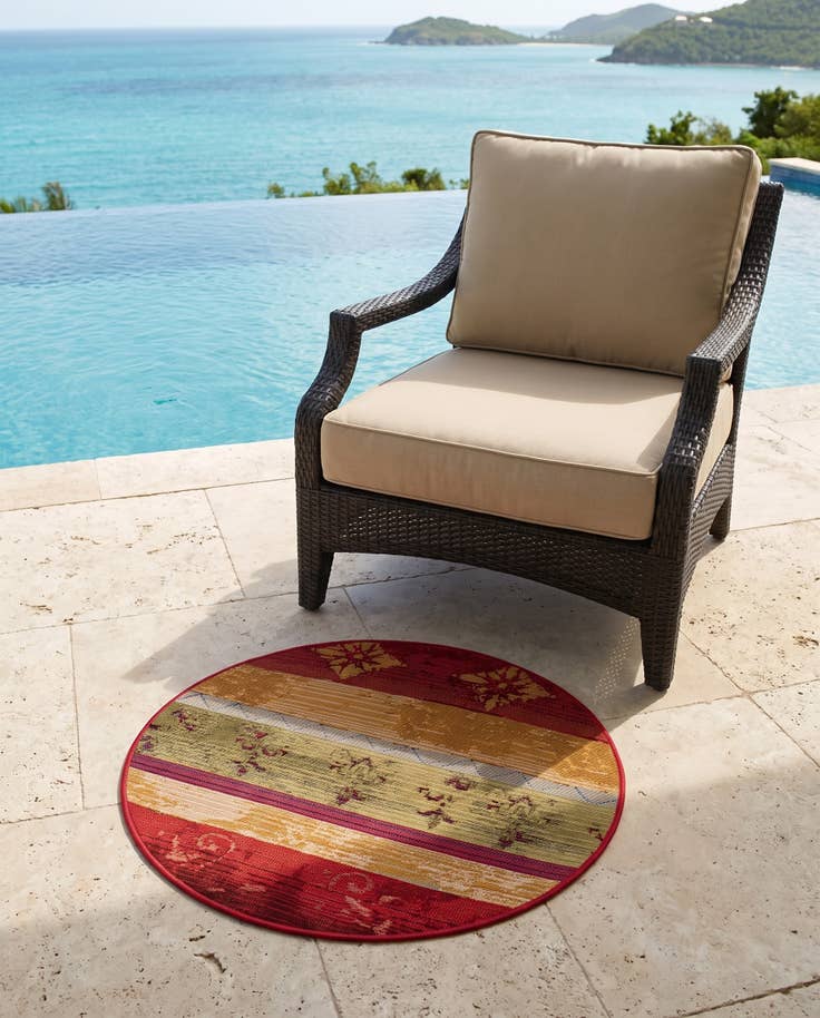 Detail image of 2' 7 x 2' 7 Easy-Clean Modern Indoor / Outdoor Round Rug
