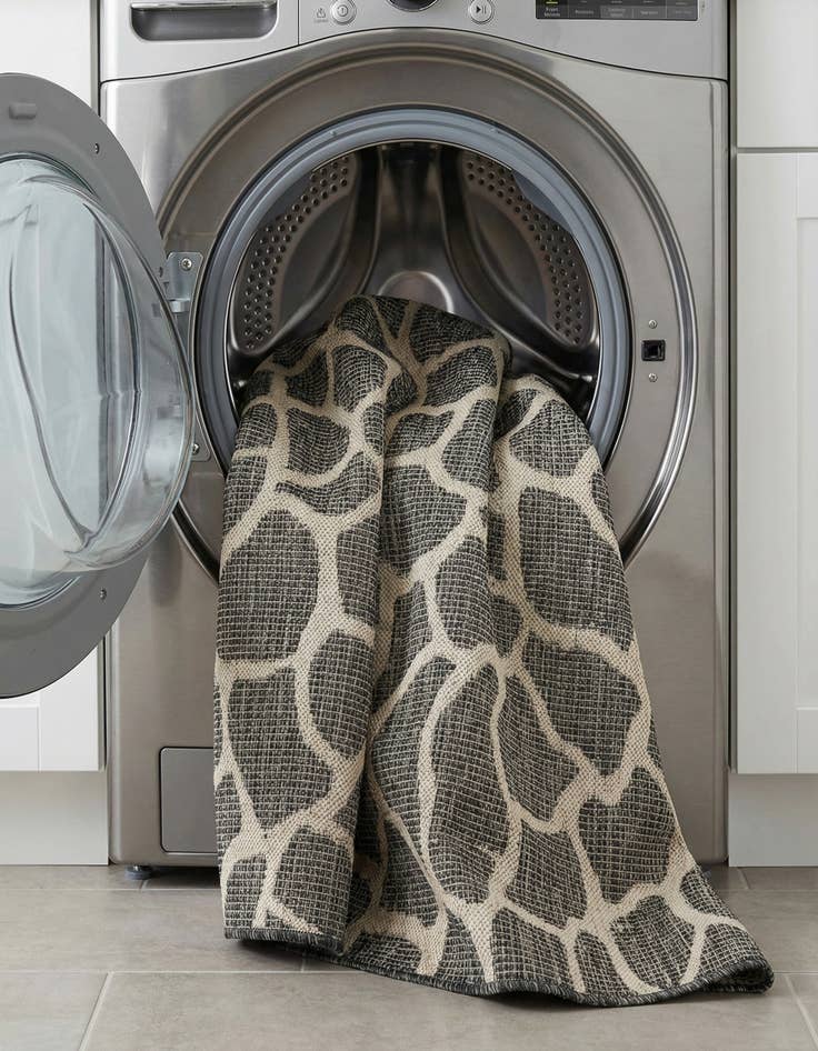 Detail image of 4' x 6'  Washable Safari Indoor / Outdoor Rug