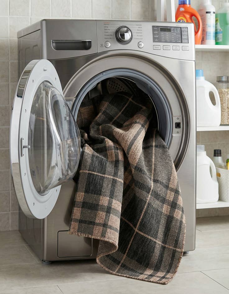 Detail image of 5' 3 x 7'  Washable Checkered Indoor / Outdoor Rug